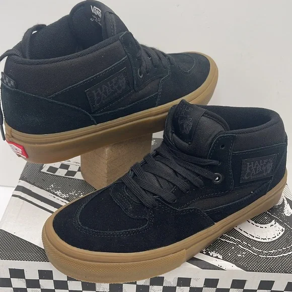 Vans WMNS Skate Half Cab Black/Gum
VN0A5FCDB9M
Sneakers - Picture 10 of 16